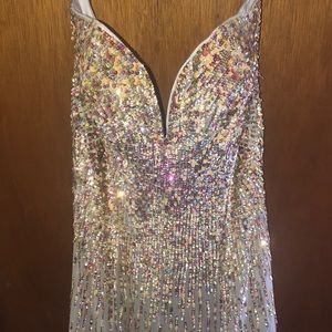 Strapless whitedress with multi color sequins.